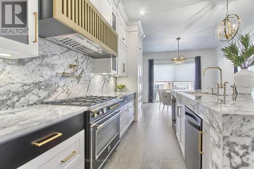 92 Maple Fields Circle, Aurora, ON - Indoor Photo Showing Kitchen With Upgraded Kitchen