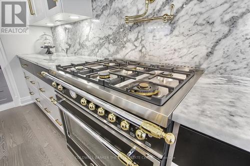 92 Maple Fields Circle, Aurora, ON - Indoor Photo Showing Kitchen With Upgraded Kitchen