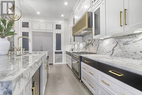 92 Maple Fields Circle, Aurora, ON - Indoor Photo Showing Kitchen With Upgraded Kitchen