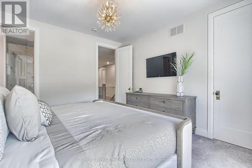 92 Maple Fields Circle, Aurora, ON - Indoor Photo Showing Bedroom