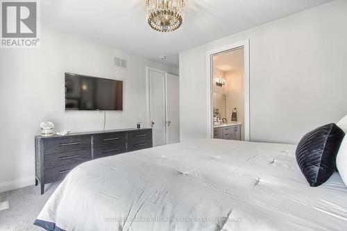 92 Maple Fields Circle, Aurora, ON - Indoor Photo Showing Bedroom