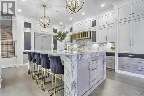92 Maple Fields Circle, Aurora, ON - Indoor Photo Showing Kitchen With Upgraded Kitchen
