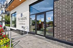 351 - 555 WILLIAM GRAHAM DRIVE  Aurora, ON L4G 7C4