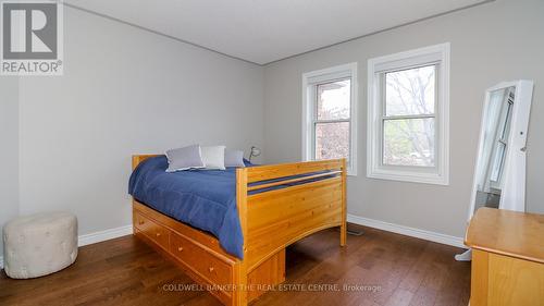 37 Falling Brook Drive, Barrie, ON - Indoor Photo Showing Bedroom