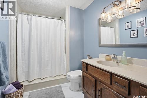 2722 Jarvis Drive, Saskatoon, SK - Indoor Photo Showing Bathroom