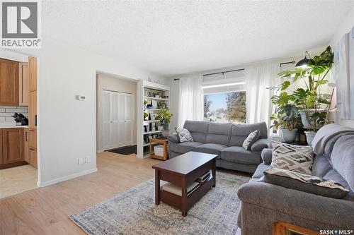 2722 Jarvis Drive, Saskatoon, SK - Indoor Photo Showing Living Room