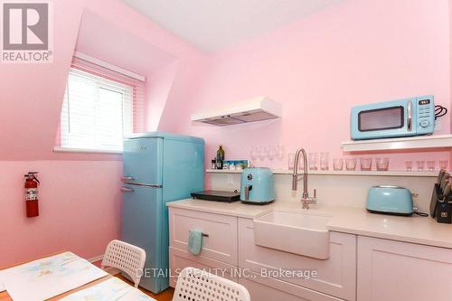 19 Gould Street, Ottawa, ON - Indoor Photo Showing Bathroom