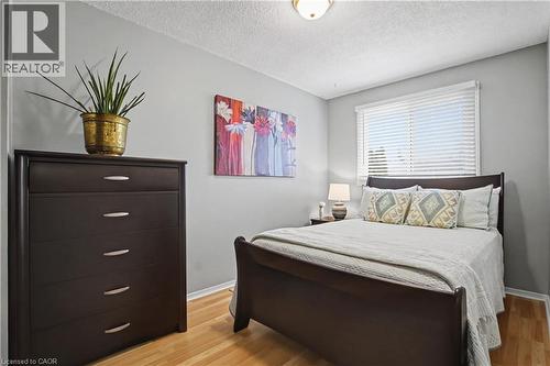Bedroom featuring light wood-style flooring and a textured ceiling - 21 Greystone Crescent, St. Catharines, ON - Indoor Photo Showing Bedroom