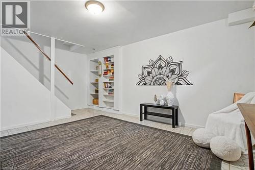 Entryway featuring baseboards and light tile patterned floors - 21 Greystone Crescent, St. Catharines, ON - Indoor Photo Showing Other Room