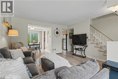 Living area featuring light wood-style floors - 21 Greystone Crescent, St. Catharines, ON - Indoor Photo Showing Living Room