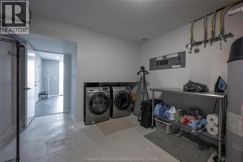2 Riverview Drive, Chatham, ON - Indoor Photo Showing Laundry Room