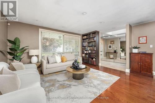 89 Allingham Gardens, Toronto, ON - Indoor Photo Showing Living Room