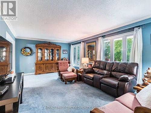 7497 Middleshire Drive, Mississauga, ON - Indoor Photo Showing Living Room