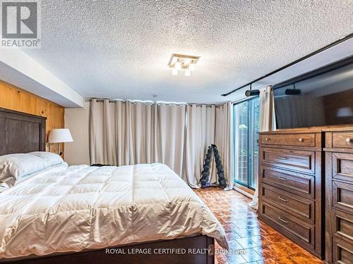 7497 Middleshire Drive, Mississauga, ON - Indoor Photo Showing Bedroom