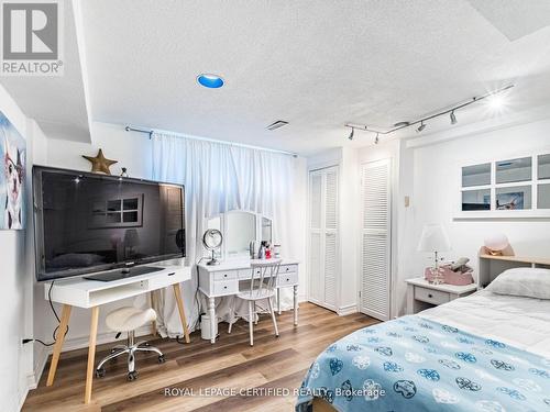 7497 Middleshire Drive, Mississauga, ON - Indoor Photo Showing Bedroom