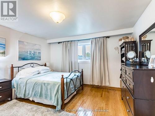 7497 Middleshire Drive, Mississauga, ON - Indoor Photo Showing Bedroom