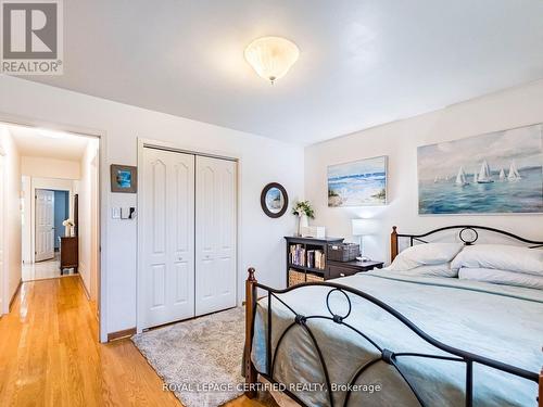 7497 Middleshire Drive, Mississauga, ON - Indoor Photo Showing Bedroom