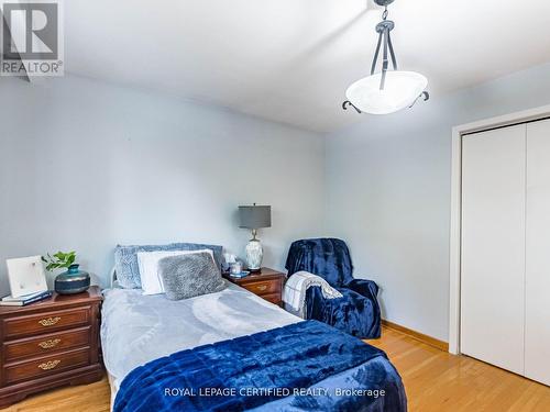 7497 Middleshire Drive, Mississauga, ON - Indoor Photo Showing Bedroom