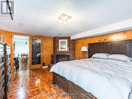 7497 Middleshire Drive, Mississauga, ON - Indoor Photo Showing Bedroom
