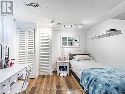 7497 Middleshire Drive, Mississauga, ON - Indoor Photo Showing Bedroom