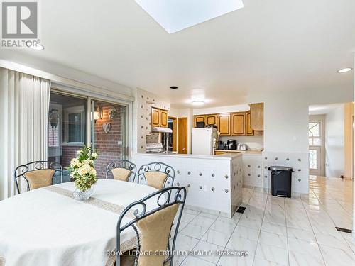 7497 Middleshire Drive, Mississauga, ON - Indoor Photo Showing Dining Room