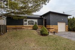 128 MARGARET AVENUE  Hamilton, ON L8G 3G8