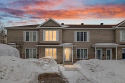 D-1800 Boul. Pie-XI N.  Québec (La Haute-Saint-Charles), QC G3J 1M9