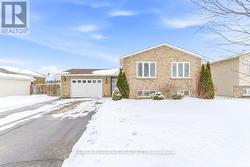 17 GREENVALE CRESCENT  Petawawa, ON K8H 3S2