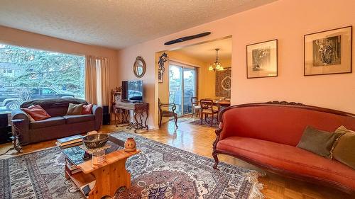 213 16Th Avenue, Cranbrook, BC - Indoor Photo Showing Living Room