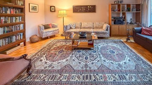 213 16Th Avenue, Cranbrook, BC - Indoor Photo Showing Living Room