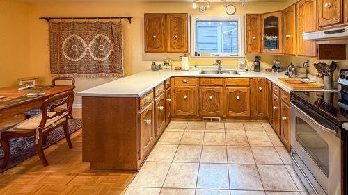 213 16Th Avenue, Cranbrook, BC - Indoor Photo Showing Kitchen With Double Sink