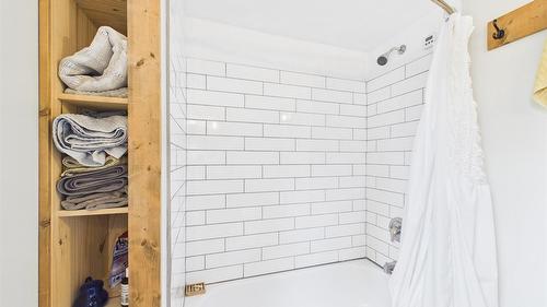 500 13Th Avenue, Cranbrook, BC - Indoor Photo Showing Bathroom