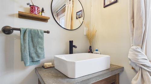500 13Th Avenue, Cranbrook, BC - Indoor Photo Showing Bathroom