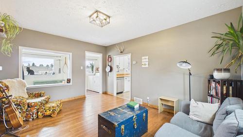 500 13Th Avenue, Cranbrook, BC - Indoor Photo Showing Living Room