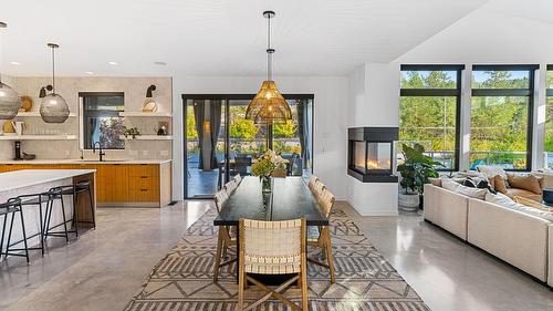 4535 Mcculloch Road, Kelowna, BC - Indoor