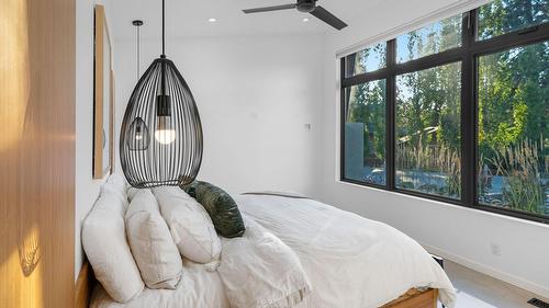 4535 Mcculloch Road, Kelowna, BC - Indoor Photo Showing Bedroom