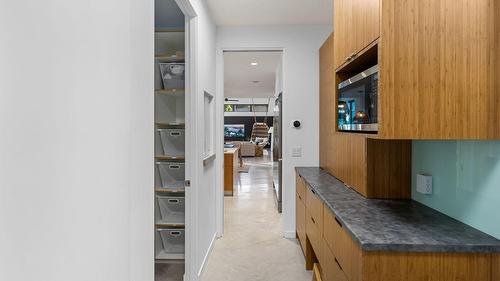 4535 Mcculloch Road, Kelowna, BC - Indoor