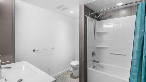 4535 Mcculloch Road, Kelowna, BC - Indoor Photo Showing Bathroom