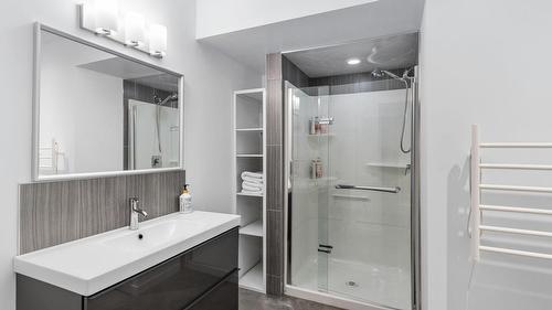 4535 Mcculloch Road, Kelowna, BC - Indoor Photo Showing Bathroom