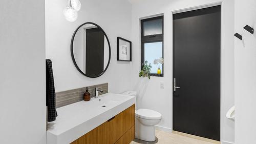4535 Mcculloch Road, Kelowna, BC - Indoor Photo Showing Bathroom