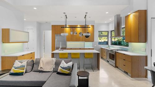 4535 Mcculloch Road, Kelowna, BC - Indoor Photo Showing Kitchen