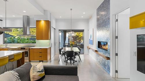 4535 Mcculloch Road, Kelowna, BC - Indoor With Fireplace