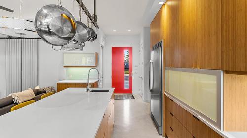 4535 Mcculloch Road, Kelowna, BC - Indoor Photo Showing Kitchen