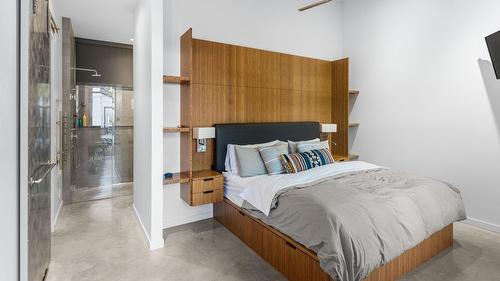 4535 Mcculloch Road, Kelowna, BC - Indoor Photo Showing Bedroom