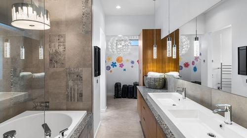 4535 Mcculloch Road, Kelowna, BC - Indoor Photo Showing Bathroom