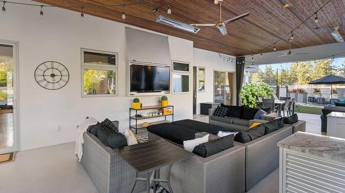 4535 Mcculloch Road, Kelowna, BC - Indoor