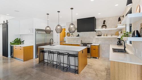 4535 Mcculloch Road, Kelowna, BC - Indoor Photo Showing Kitchen With Upgraded Kitchen