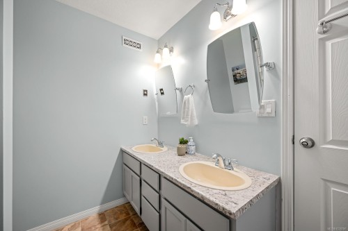 150 Barlow Rd, Campbell River, BC 