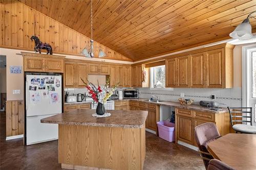 82 Pelican Inlet Rd, Manigotagan, MB 