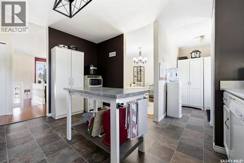1234 James Crescent, Regina, SK - Indoor Photo Showing Kitchen